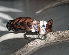 Load image into Gallery viewer, Horn and Skull Collar