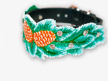 Load image into Gallery viewer, Winter Pine Collar