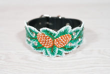 Load image into Gallery viewer, Winter Pine Collar