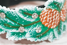 Load image into Gallery viewer, Winter Pine Collar