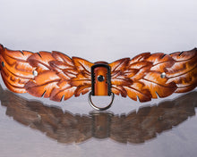 Cargue la imagen en el visor de la galería, Collar de plumas nativas
