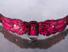 Cargue la imagen en el visor de la galería, Collar de plumas de rubí
