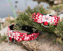 Cargue la imagen en el visor de la galería, Collar de flor de Sakura
