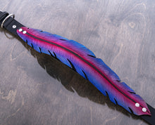 Cargue la imagen en el visor de la galería, Collar de plumas morado
