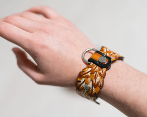 Pulsera de cuero a juego