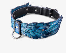 Cargue la imagen en el visor de la galería, Collar De Plumas Azul
