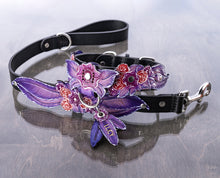 Cargue la imagen en el visor de la galería, Collar floral morado
