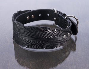 Collar de plumas negro