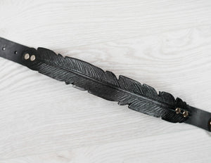 Collar de plumas negro